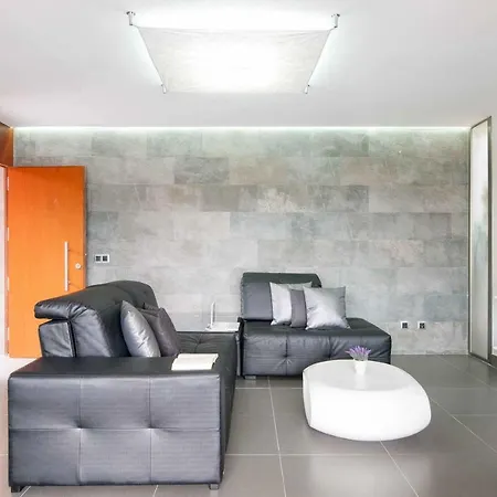 Par 4 20 Villa